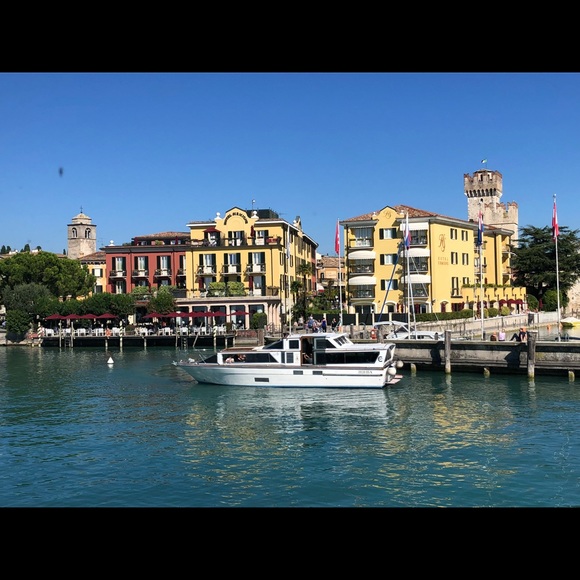 Meet your Posher, Carol - Picture 1 of 1